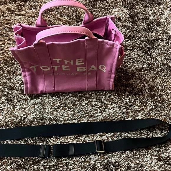 Marc Jacobs Pink Canvas Tote Bag with Bold Branding - Picture 7 of 7
